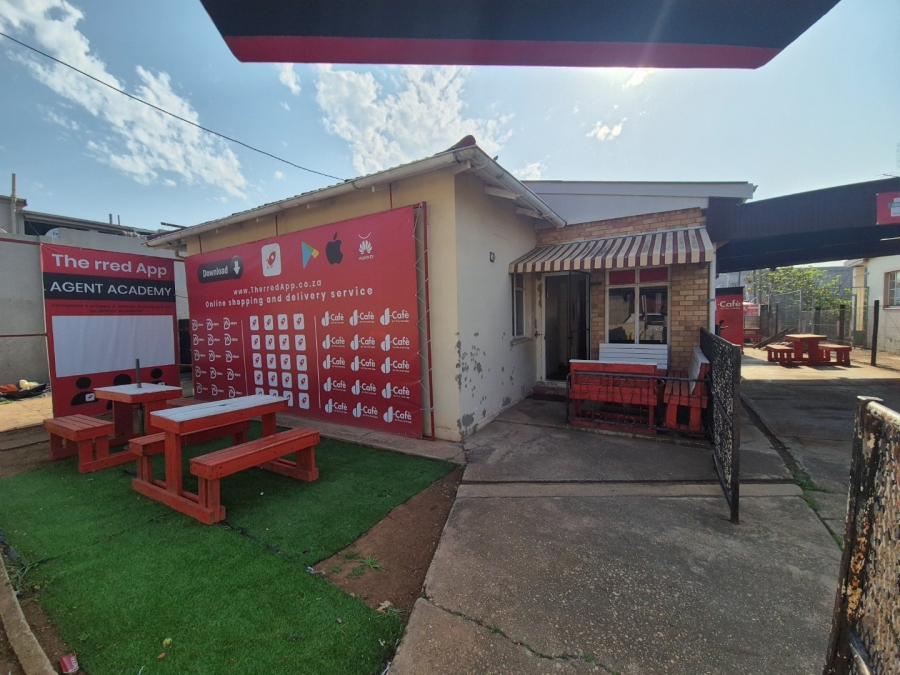 5 Bedroom Property for Sale in Uitenhage Upper Central Eastern Cape